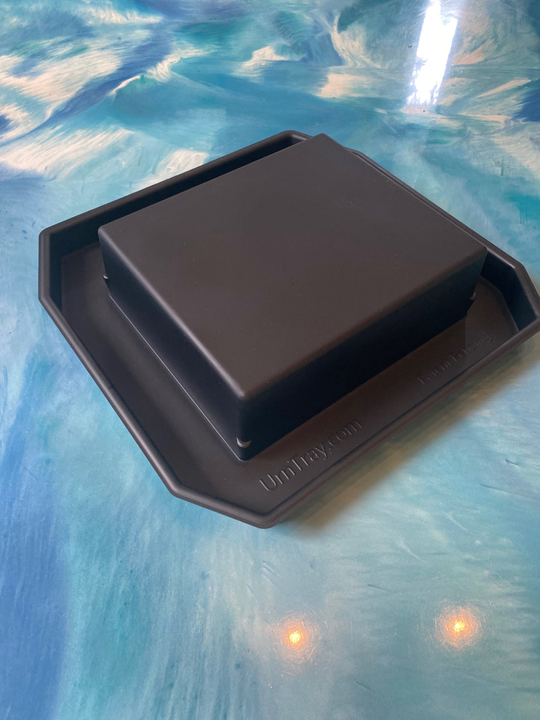 New, Larger UrnTray!